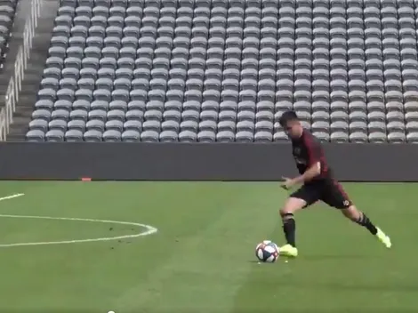 Antes del gol de Quintero, el Pity Martínez metió un infernal tiro libre con el Atlanta