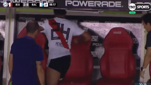 La ligó el asiento del banco de suplentes: Enzo Pérez, completamente sacado por salir lesionado