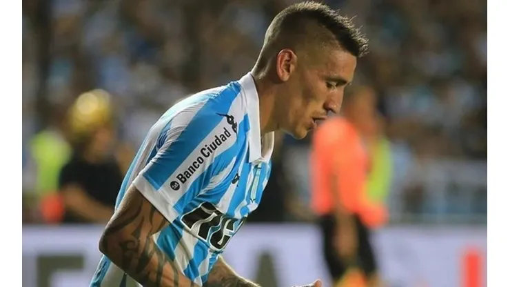 Ricardo Centurión con la camiseta de Racing.