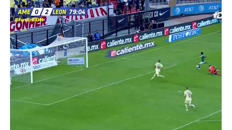 Así marcó Mena el tercer gol del León.