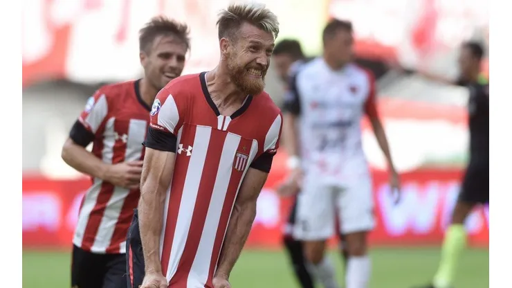 Jonathan Schunke celebra su tanto.
