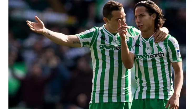 ¡Gran trolleo de Guardado a Lainez!