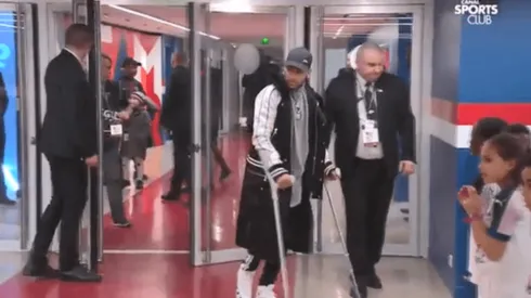 En muletas, Neymar les sacó una sonrisa a los niños del PSG y Bordeaux