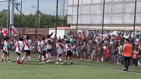 Foto de las chicas celebrando.