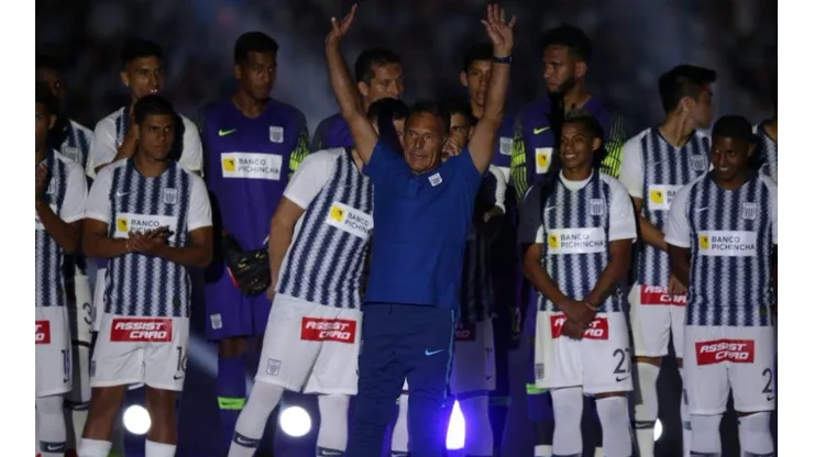 Russo confesó que quedó enamorado de La Noche Blanquiazul