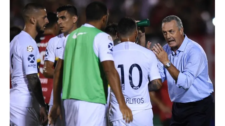 Tevez y Alfaro en el partido ante Newell's.