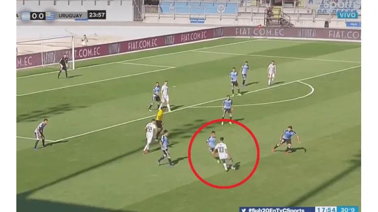 El hermoso caño de Maroni antes del golazo de Argentina