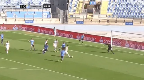 Gaich la aguantó, Maroni tiró una pared con el palo y Argentina puso el 2-0