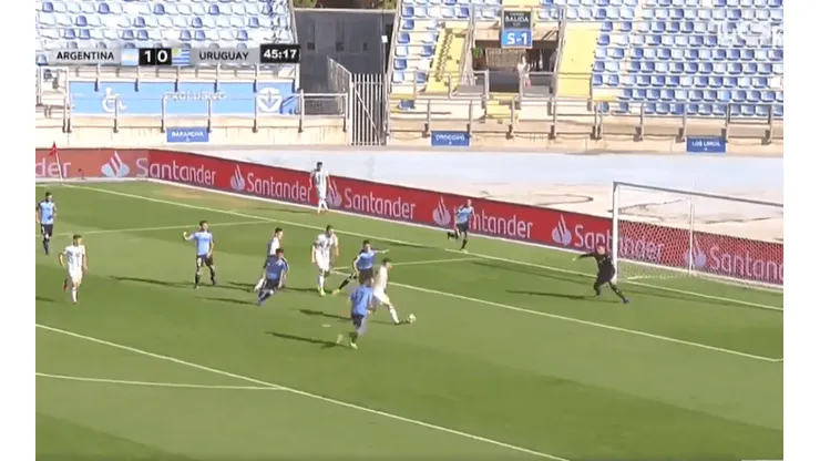 Gaich la aguantó, Maroni tiró una pared con el palo y Argentina puso el 2-0