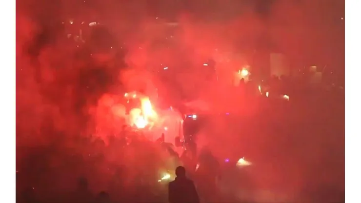 Betis prendió fuego las inmediaciones del estadio.