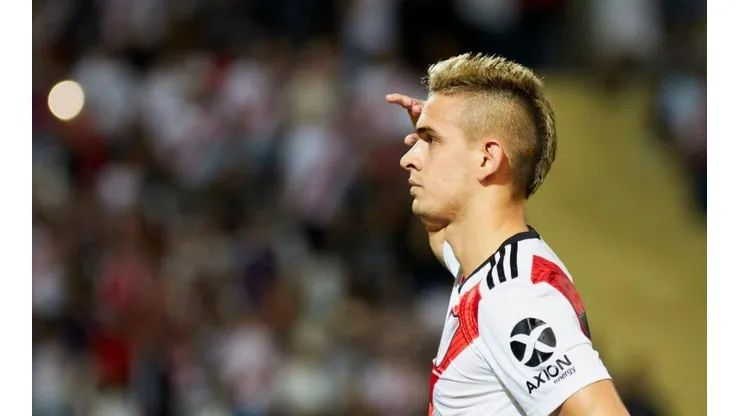 SOLDADO DE RIVER. Así festejó Rafael Santos Borré su gol contra Godoy Cruz (Foto: Getty).
