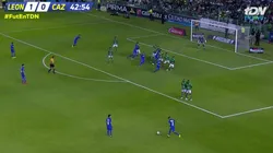 Yotún ejecutó el tiro libre que le dio el empate al Cruz Azul.