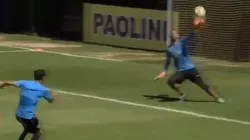 Acá estoy yo: Marcos Díaz le atajó una pelota épica a Zárate en el entrenamiento de Boca