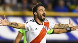 Ignacio Scocco festejando en la Bombonera.