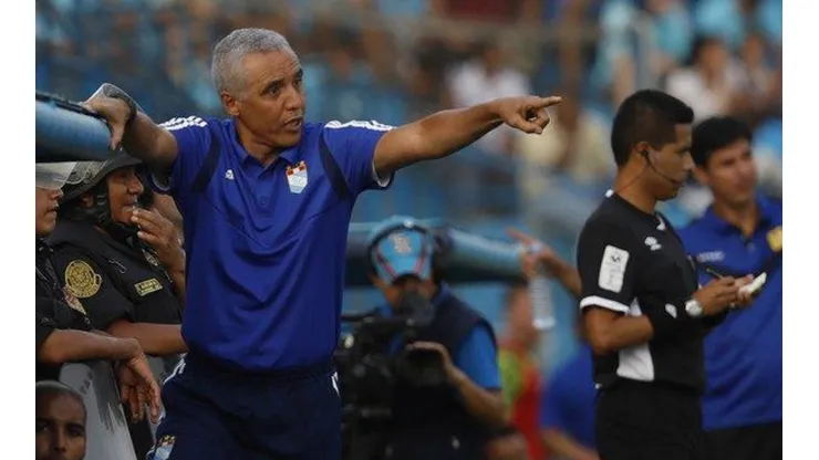 Papelón: a menos de un mes de haber asumido, Alexis Mendoza dejó de ser DT de Sporting Cristal