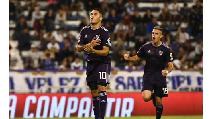 La violeta ya no es mufa: River volvió a ganar y se acomodó en la Superliga