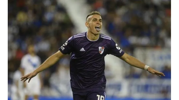 Borré festejó su gol sacando la lengua y las redes estallaron comparándolo con Darío Benedetto