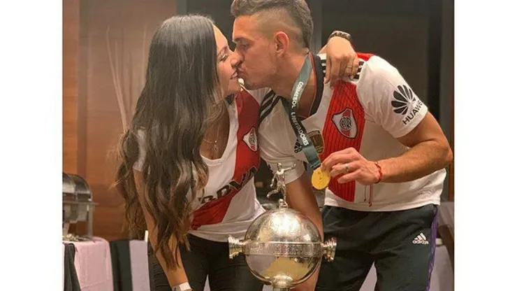 La mujer de Santos Borré explicó por qué el delantero sacó la lengua en su festejo