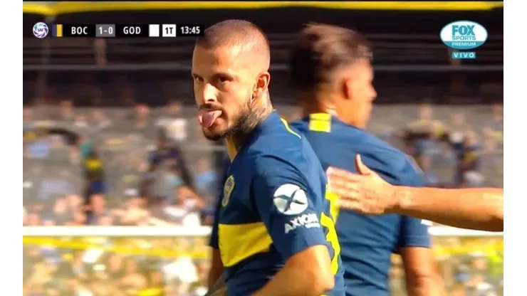 No para: Benedetto volvió a sacar la lengua tras el gol de Boca