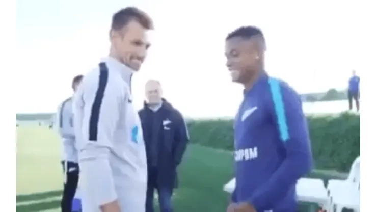 Qué incómodo: el primer contacto de Wilmar Barrios con su entrenador en el Zenit fue bastante complicado