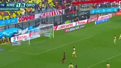 Gran atajada del portero argentino.