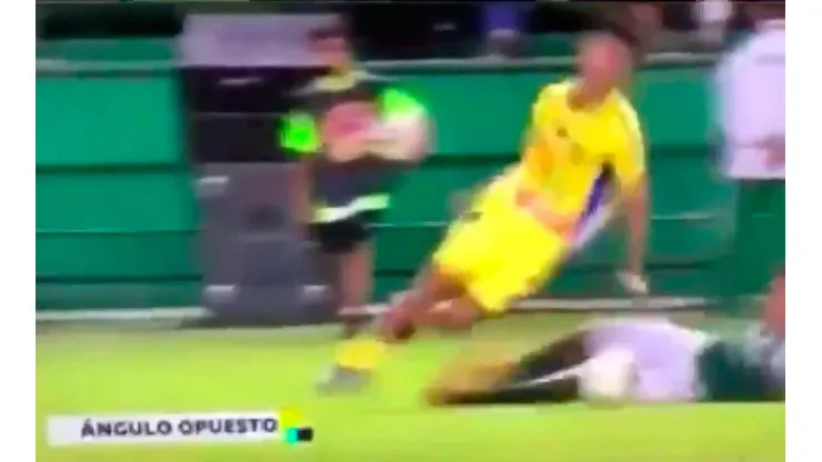 Durísima patada de Zea.