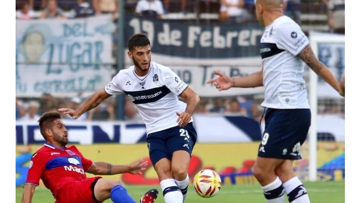 Gimnasia respiró en torno a la lucha por no descender.