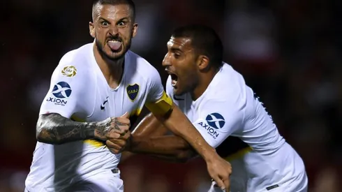 Benedetto le saca la lengua a las burlas.