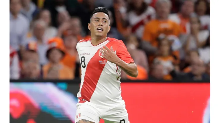 Oficial: Cueva jugará en Argentina