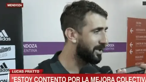 Pratto contó por qué fueron todos los jugadores a abrazar a Suárez en su gol y de paso le metió presión