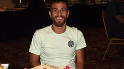 El cartel de una fanática de River que hizo a Leonardo Ponzio bajarse del micro