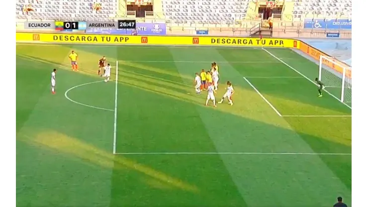 Gol de Thiago Almada y el 1 a 0 para Argentina.