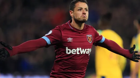 La razón por la que Chicharito permanecería en Inglaterra