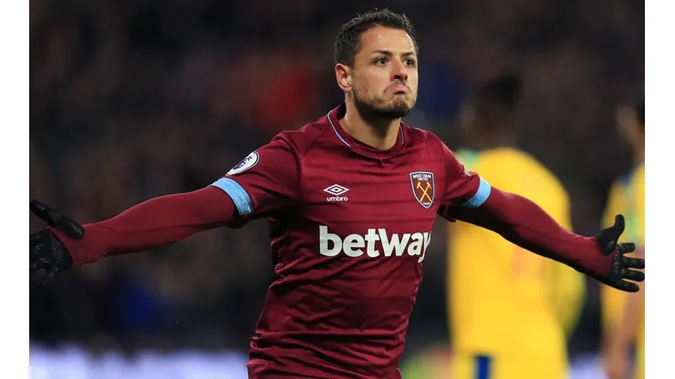 La razón por la que Chicharito permanecería en Inglaterra