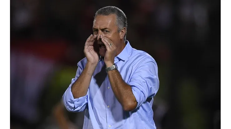 Gustavo Alfaro metió borrón en la convocatoria de Boca