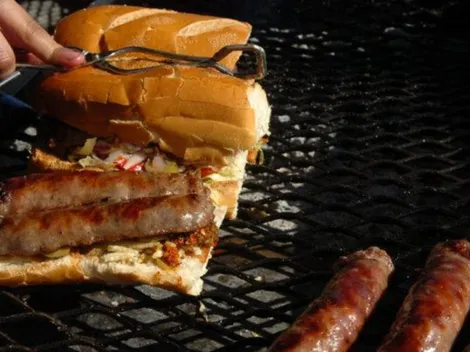 Muere una tradición: no habrá más venta de choripán afuera de la cancha