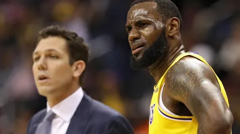 Asesores de LeBron James presionan por un cambio de entrenador en los Lakers