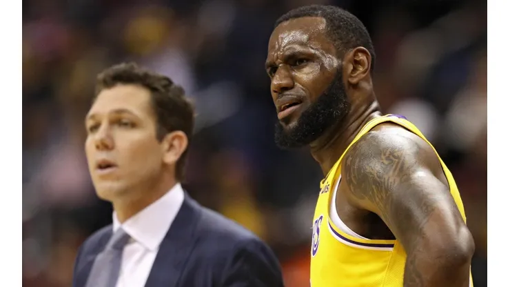 Asesores de LeBron James presionan por un cambio de entrenador en los Lakers