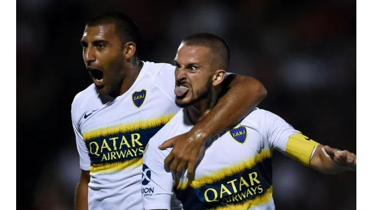 Gol de Benedetto y festejo con Wanchope.