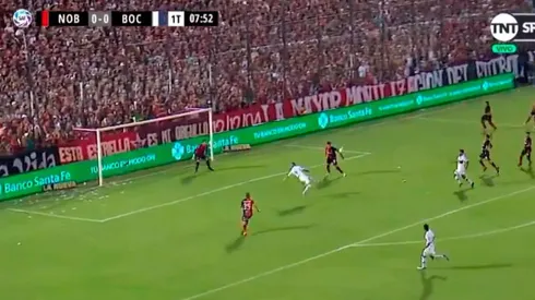 El Pipa intentó una tijera que pasó por al lado.