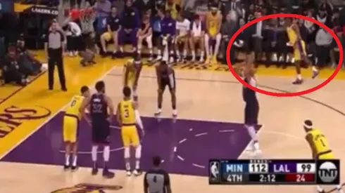 Rajon Rondo de los Lakers le lanza una toalla a un rival para distraerlo