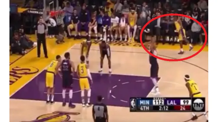 Rajon Rondo de los Lakers le lanza una toalla a un rival para distraerlo