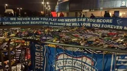La bandera de los hinchas del Cardiff City.