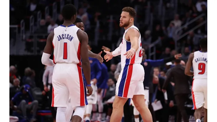 Reggie Jackson interrume a Blake Griffin mientras se queja de sus compañeros