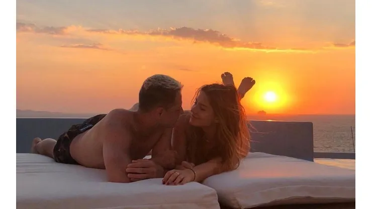 La novia de Chicharito subió una hermosa imagen.