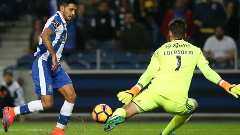 Tecatito Corona es muy querido en el Porto.