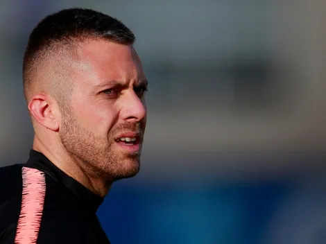 Mucha mala suerte: Ménez se lesionó nuevamente y estará fuera de las canchas por un buen tiempo