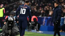 Neymar salió del campo llorando.