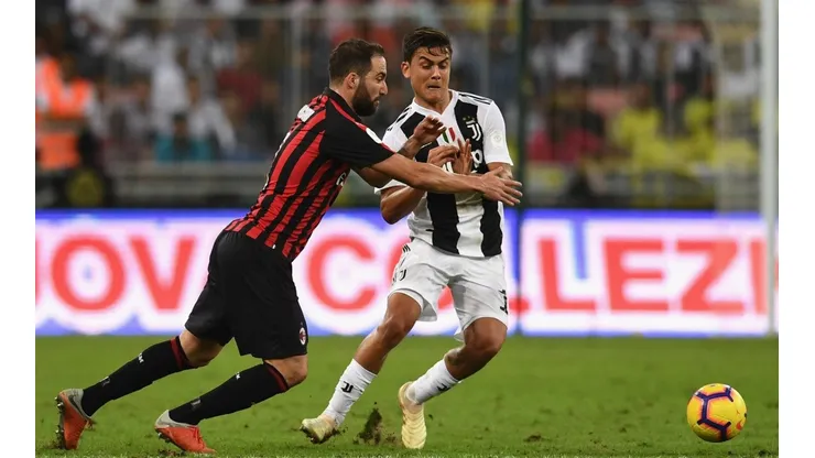 Gonzalo Higuaín junto a Paulo Dybala.