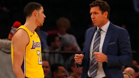 Lonzo Ball está devastado emocionalmente por su lesión, según entrenador de los Lakers